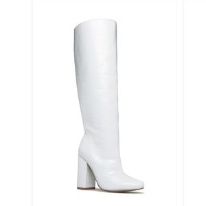 Shoedazzle white heeled boot